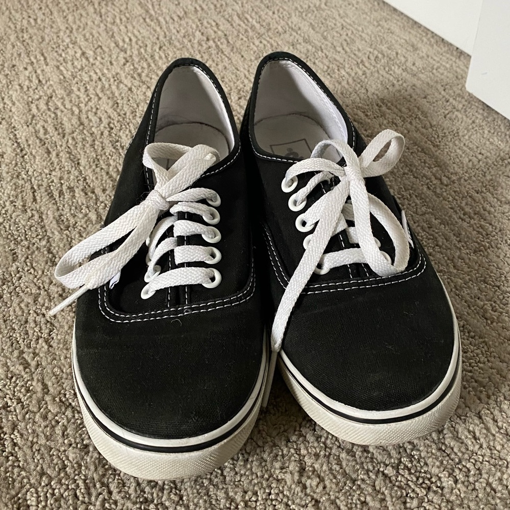 BLACK VANS